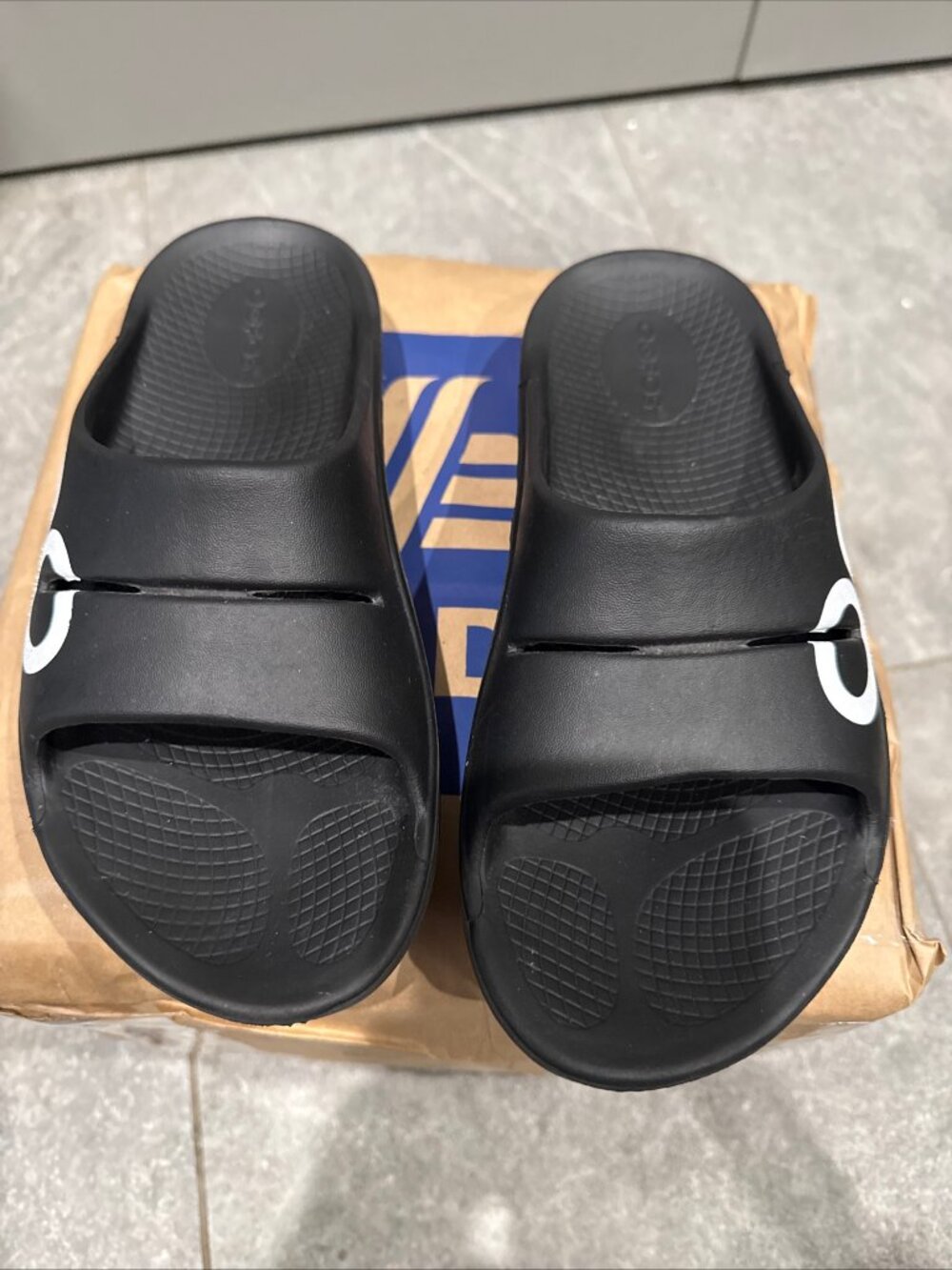 OOFOS Ooahh SPORTS Flex SLIDES / SANDALS in Black - UNISEX: Men’s 5, Wom 7 EUC